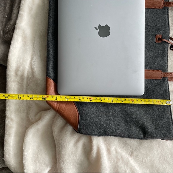 Like New Large Tote (retail $45) - Picture 4 of 5